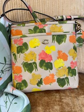 Coach Kitt Floral Crossbody Bag 🩷 Pink with 💛 Yellow, 🧡 Orange & 💚 Green NWOT